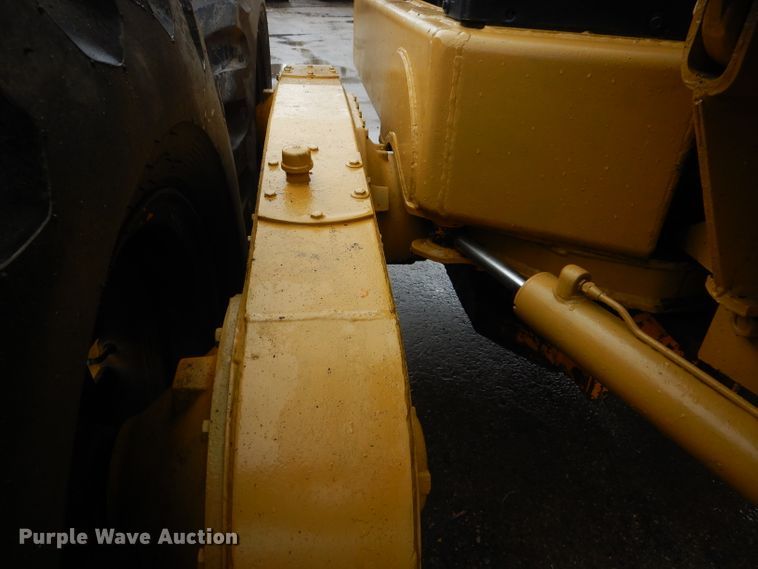 image for item DH6436 John Deere 570 motor grader