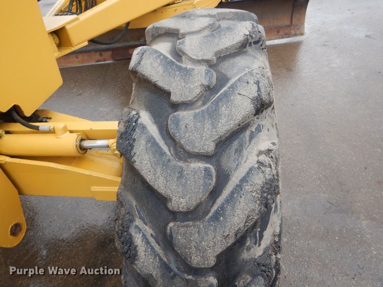 image for item DH6436 John Deere 570 motor grader