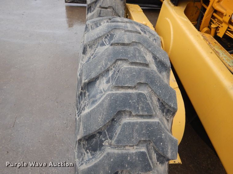 image for item DH6436 John Deere 570 motor grader