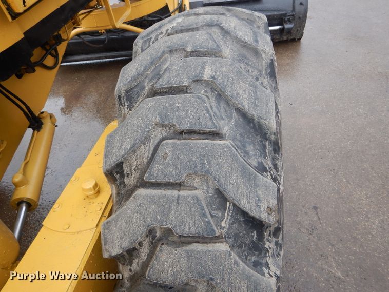 image for item DH6436 John Deere 570 motor grader