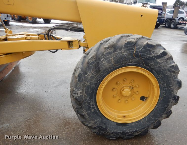 image for item DH6436 John Deere 570 motor grader