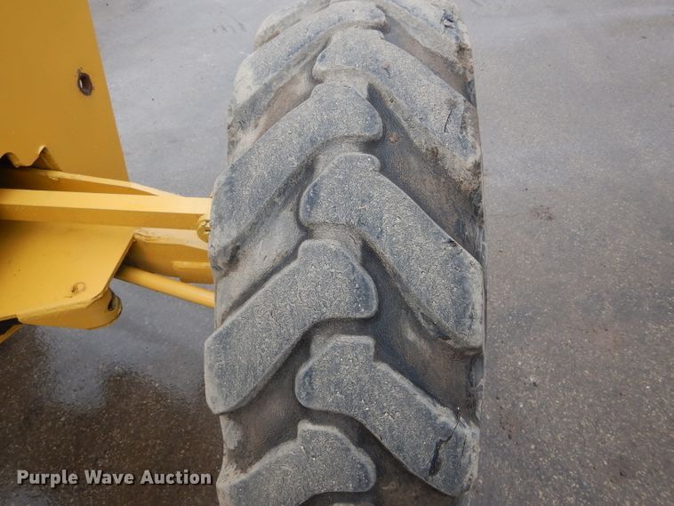 image for item DH6436 John Deere 570 motor grader