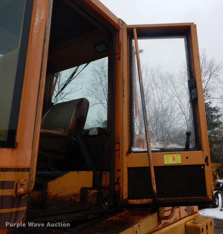 image for item DH6437 1995 Case 621B wheel loader