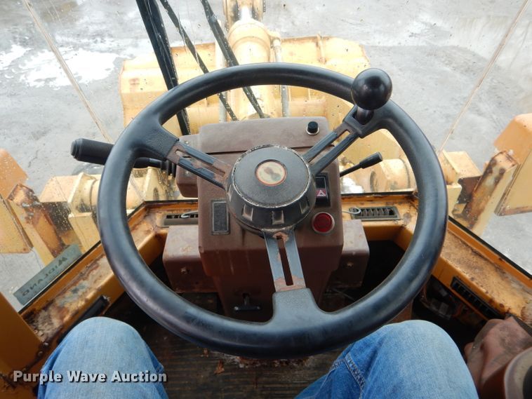 image for item DH6437 1995 Case 621B wheel loader