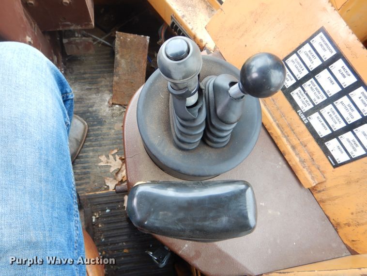 image for item DH6437 1995 Case 621B wheel loader