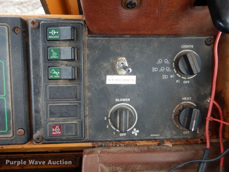 image for item DH6437 1995 Case 621B wheel loader