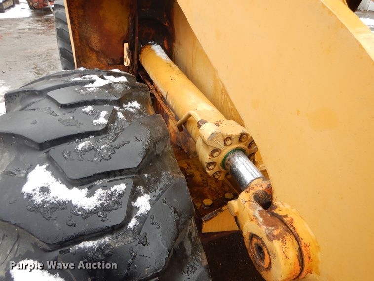 image for item DH6437 1995 Case 621B wheel loader