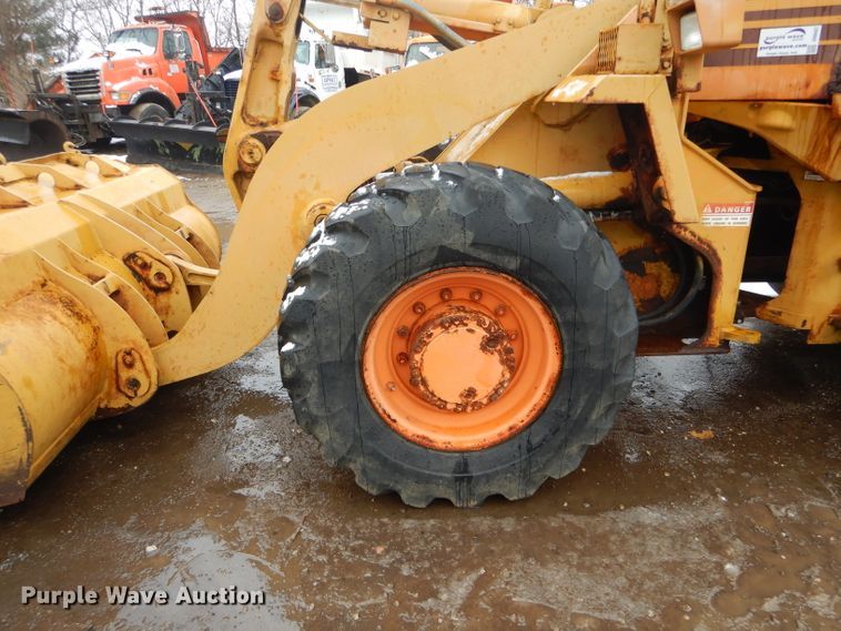 image for item DH6437 1995 Case 621B wheel loader