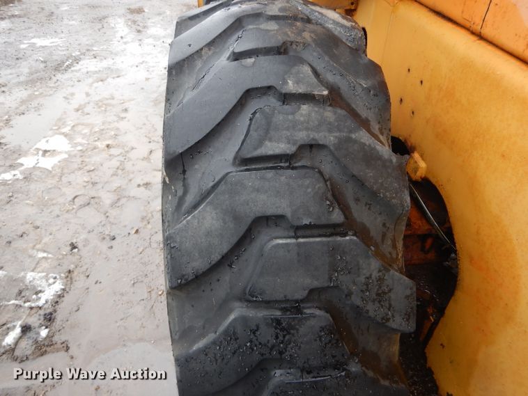 image for item DH6437 1995 Case 621B wheel loader