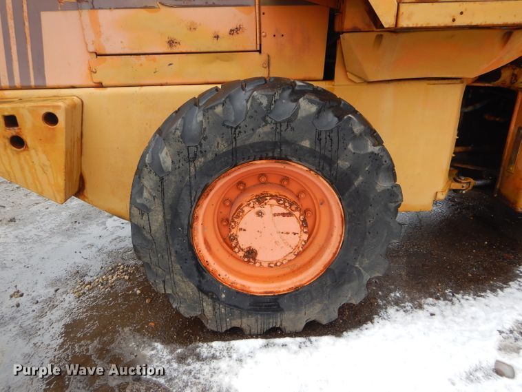 image for item DH6437 1995 Case 621B wheel loader