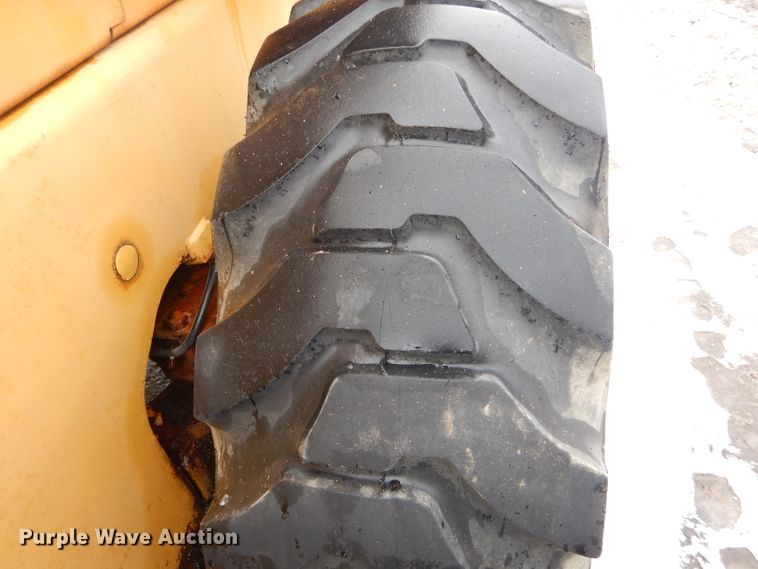 image for item DH6437 1995 Case 621B wheel loader