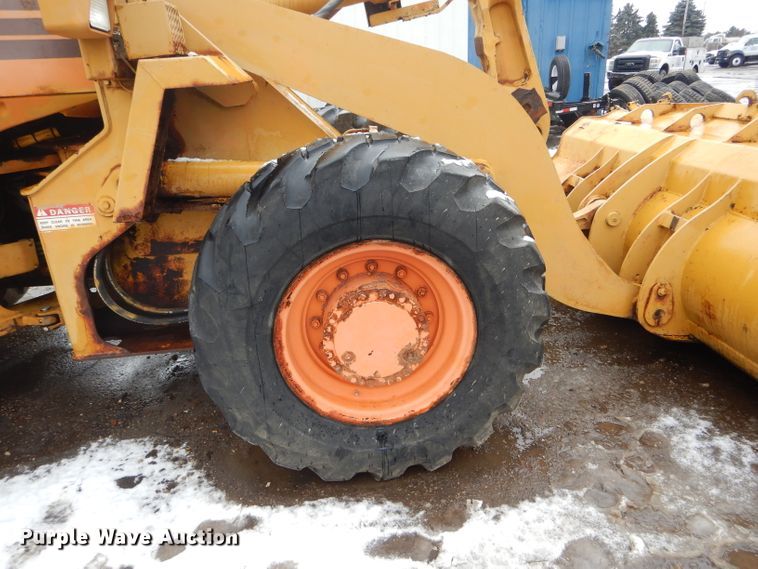 image for item DH6437 1995 Case 621B wheel loader
