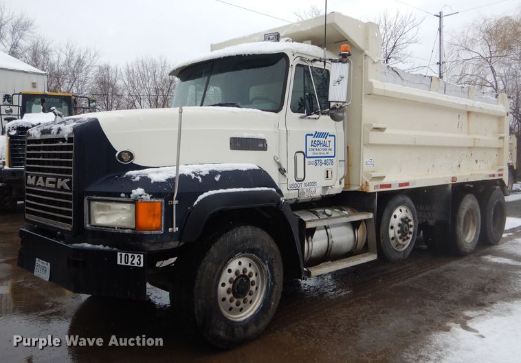 image for item DH6441 1995 Mack CL700 dump truck