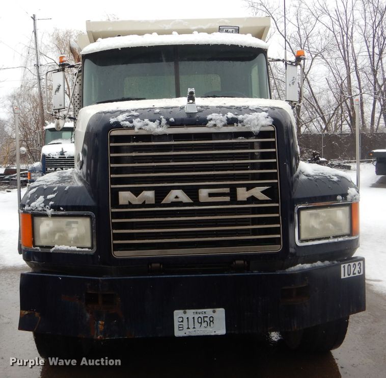 image for item DH6441 1995 Mack CL700 dump truck