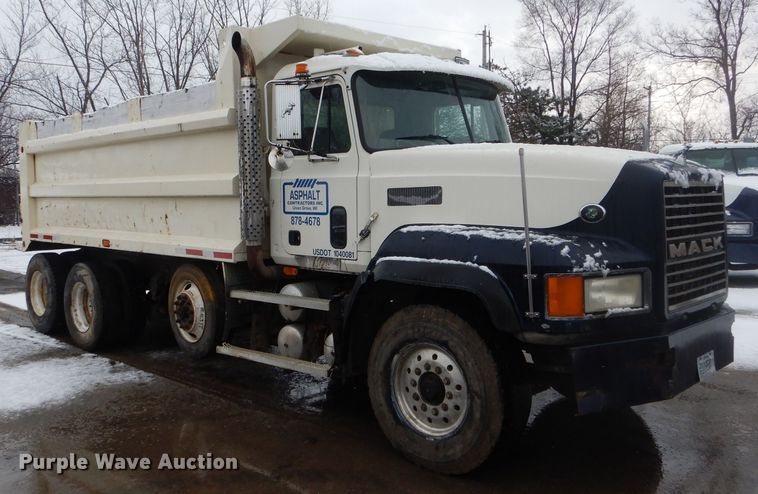 image for item DH6441 1995 Mack CL700 dump truck