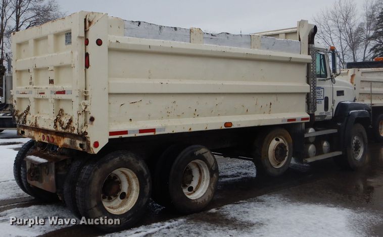 image for item DH6441 1995 Mack CL700 dump truck