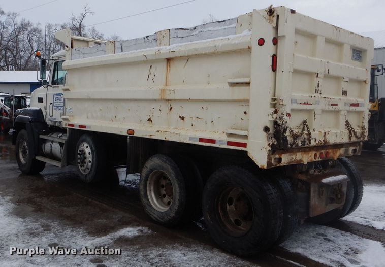 image for item DH6441 1995 Mack CL700 dump truck