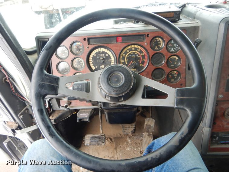 image for item DH6441 1995 Mack CL700 dump truck