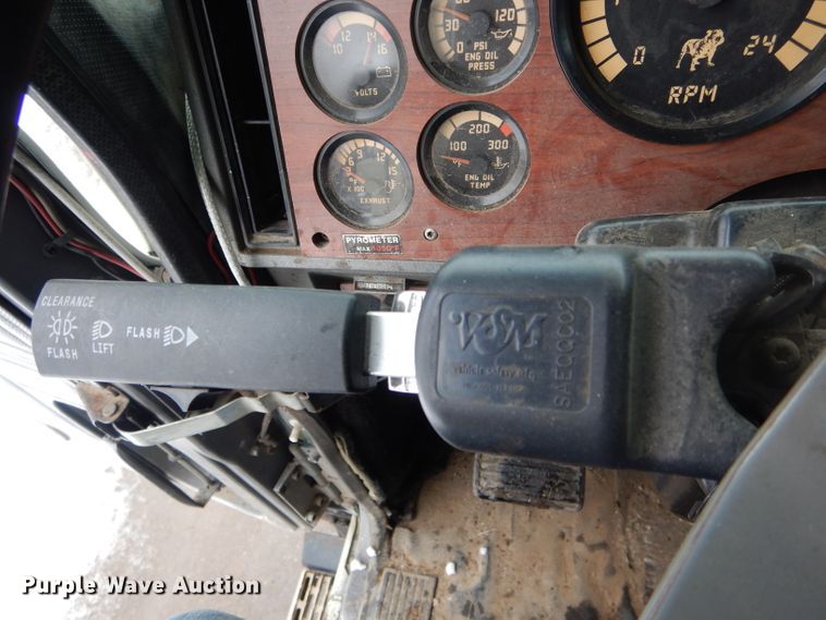 image for item DH6441 1995 Mack CL700 dump truck