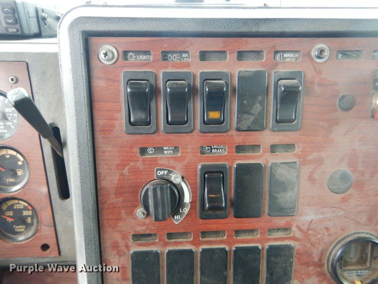 image for item DH6441 1995 Mack CL700 dump truck