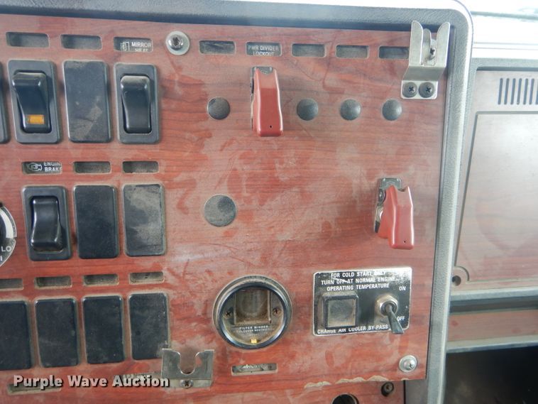 image for item DH6441 1995 Mack CL700 dump truck