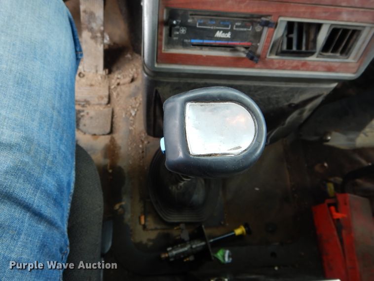 image for item DH6441 1995 Mack CL700 dump truck