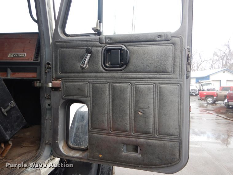 image for item DH6441 1995 Mack CL700 dump truck