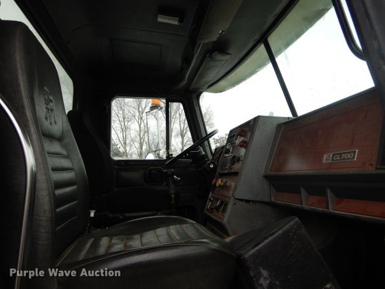 image for item DH6441 1995 Mack CL700 dump truck