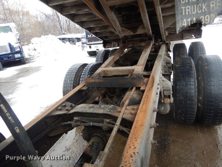 image for item DH6441 1995 Mack CL700 dump truck