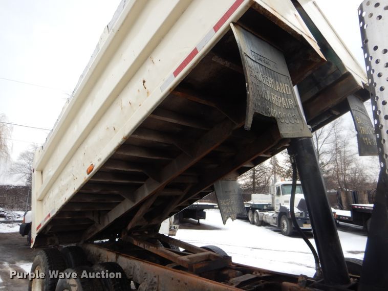 image for item DH6441 1995 Mack CL700 dump truck