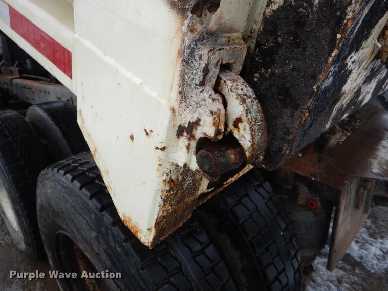 image for item DH6441 1995 Mack CL700 dump truck