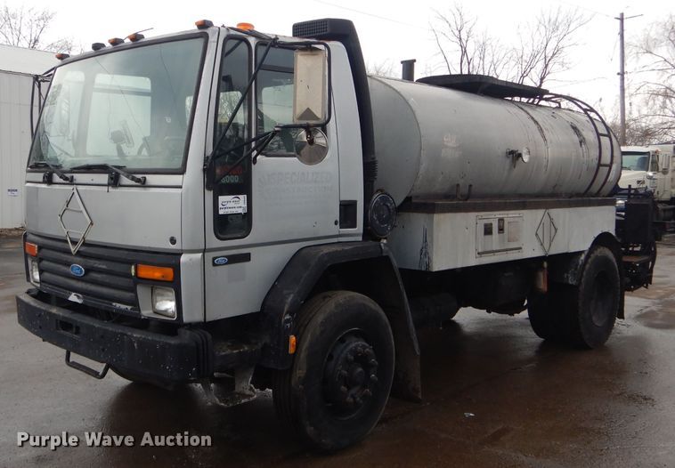 image for item DH6442 1992 Ford CF8000 oil distribution truck