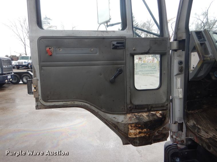 image for item DH6442 1992 Ford CF8000 oil distribution truck