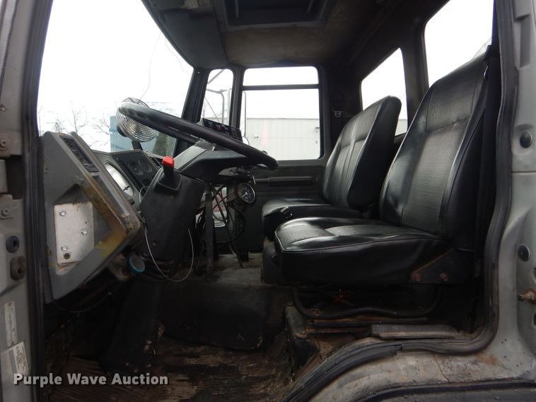 image for item DH6442 1992 Ford CF8000 oil distribution truck