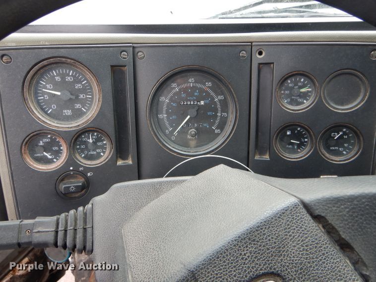 image for item DH6442 1992 Ford CF8000 oil distribution truck