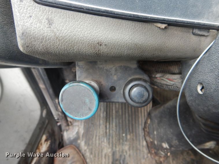 image for item DH6442 1992 Ford CF8000 oil distribution truck