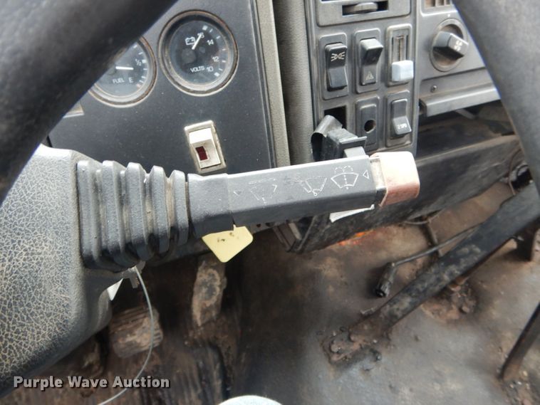 image for item DH6442 1992 Ford CF8000 oil distribution truck