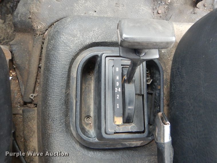 image for item DH6442 1992 Ford CF8000 oil distribution truck