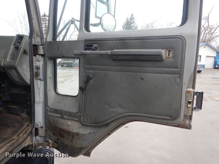 image for item DH6442 1992 Ford CF8000 oil distribution truck