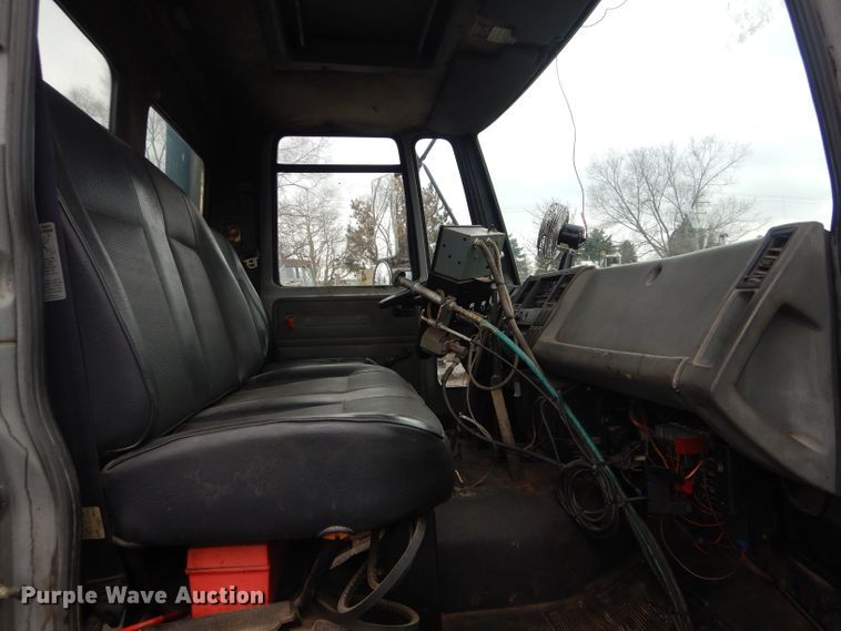 image for item DH6442 1992 Ford CF8000 oil distribution truck