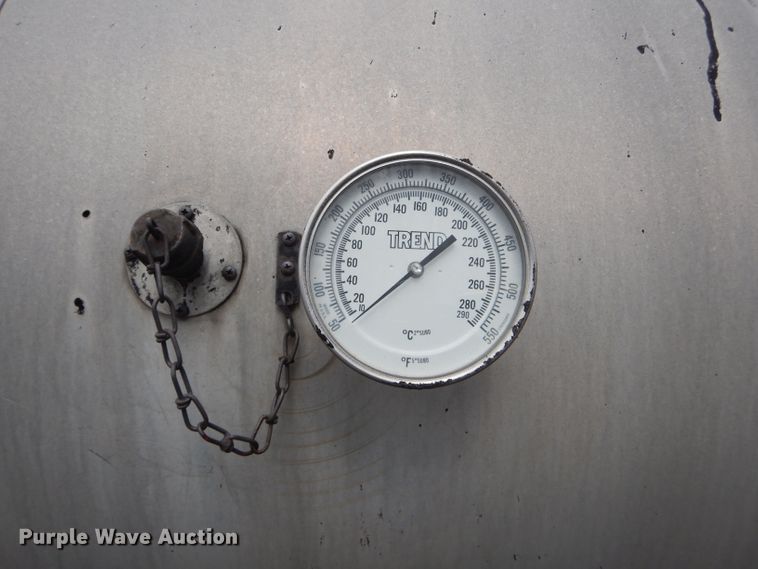 image for item DH6442 1992 Ford CF8000 oil distribution truck