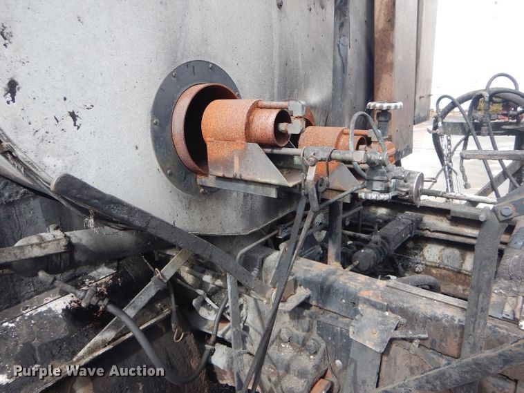 image for item DH6442 1992 Ford CF8000 oil distribution truck