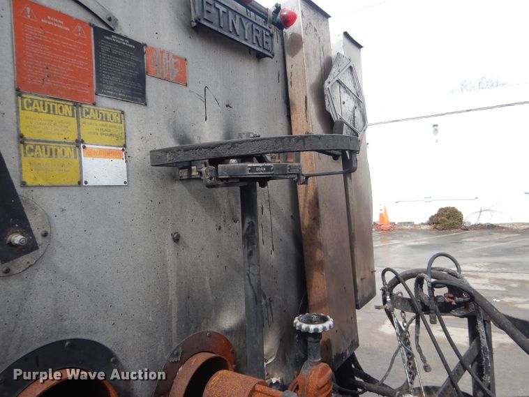 image for item DH6442 1992 Ford CF8000 oil distribution truck