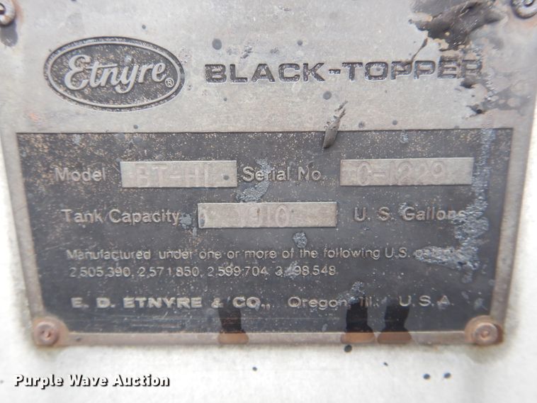 image for item DH6442 1992 Ford CF8000 oil distribution truck