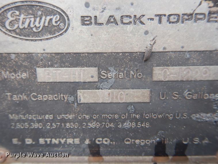 image for item DH6442 1992 Ford CF8000 oil distribution truck