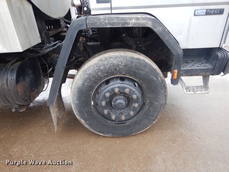 image for item DH6442 1992 Ford CF8000 oil distribution truck