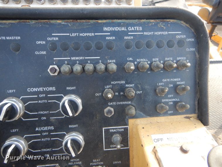 image for item DH6444 2003 Etnyre Quad chip spreader