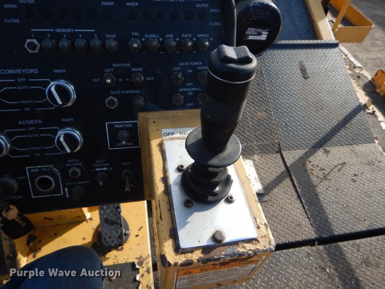 image for item DH6444 2003 Etnyre Quad chip spreader