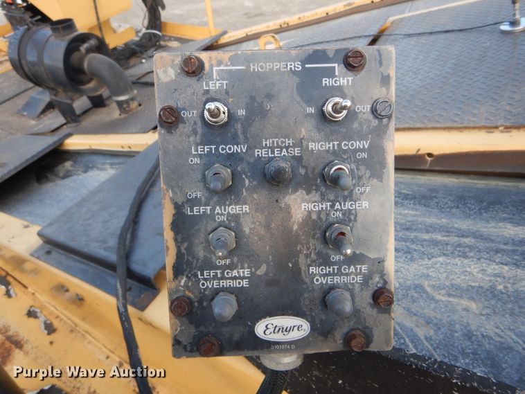 image for item DH6444 2003 Etnyre Quad chip spreader