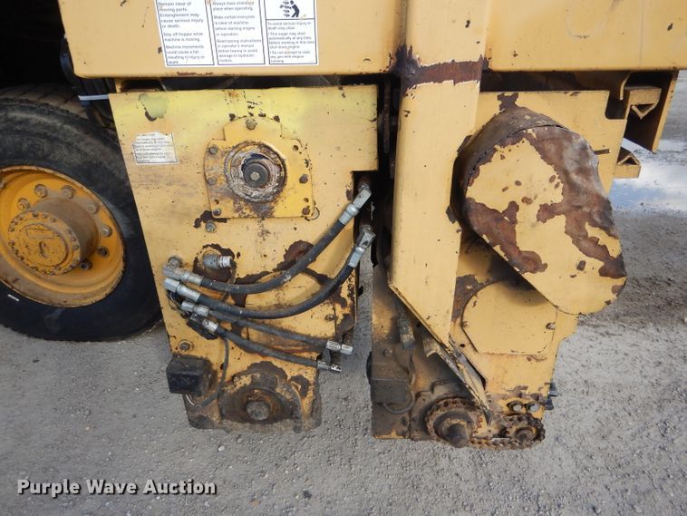 image for item DH6444 2003 Etnyre Quad chip spreader